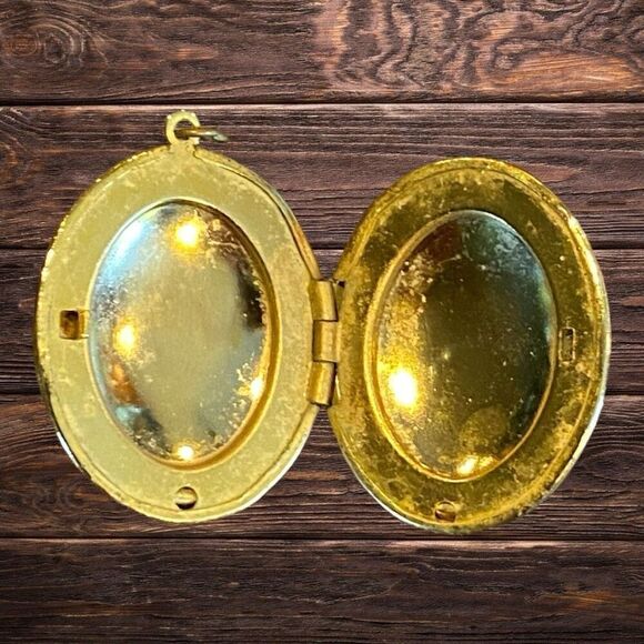 Cloisonné Butterfly Roses Locket Two Sided - Picture 3 of 4